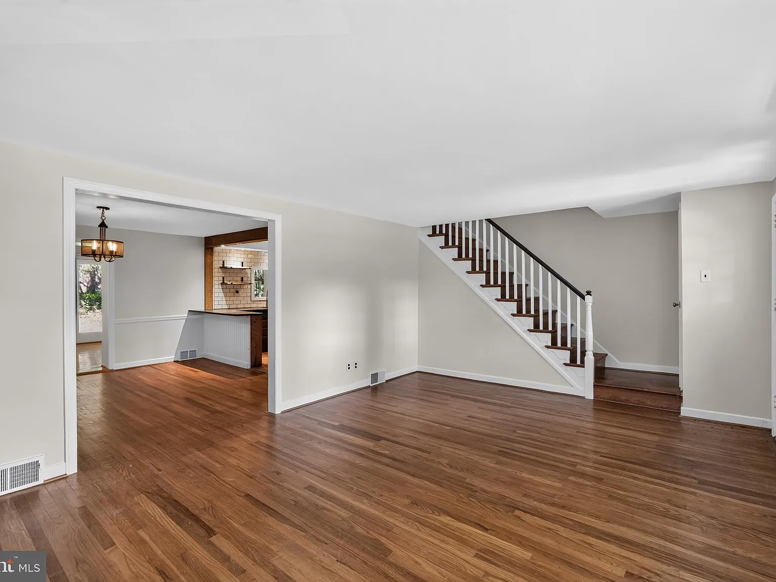 3 bed, 1.5 bath, 1728 sqft, $3,200 — Photo 4