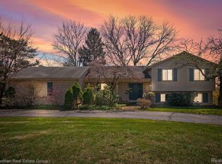 29607 High Valley Rd, Farmington Hills, MI 48331