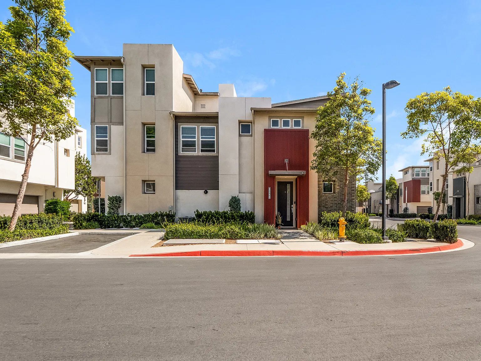 3 bed, 3.5 bath, 2157 sqft, $4,350 — Photo 1