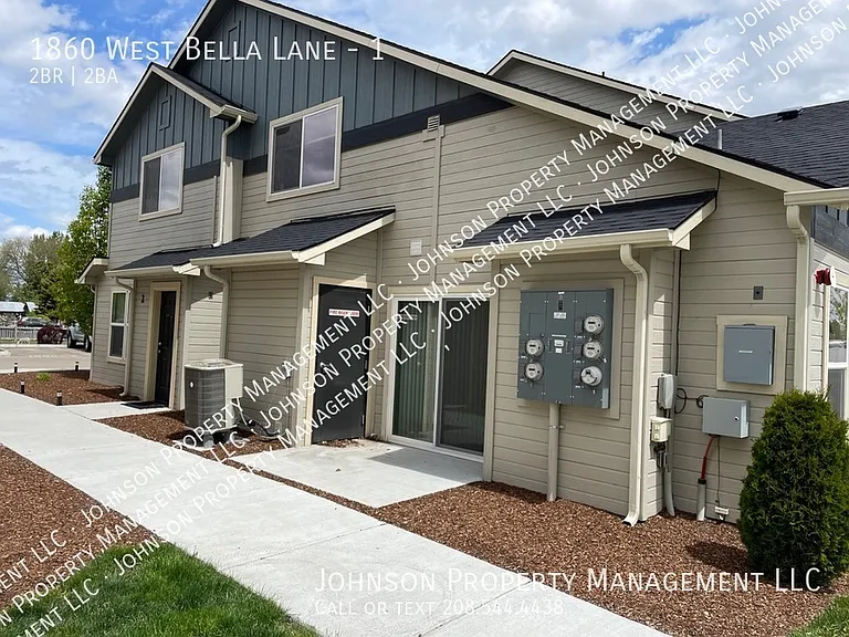 1860 W Bella Ln #1 — Photo 2
