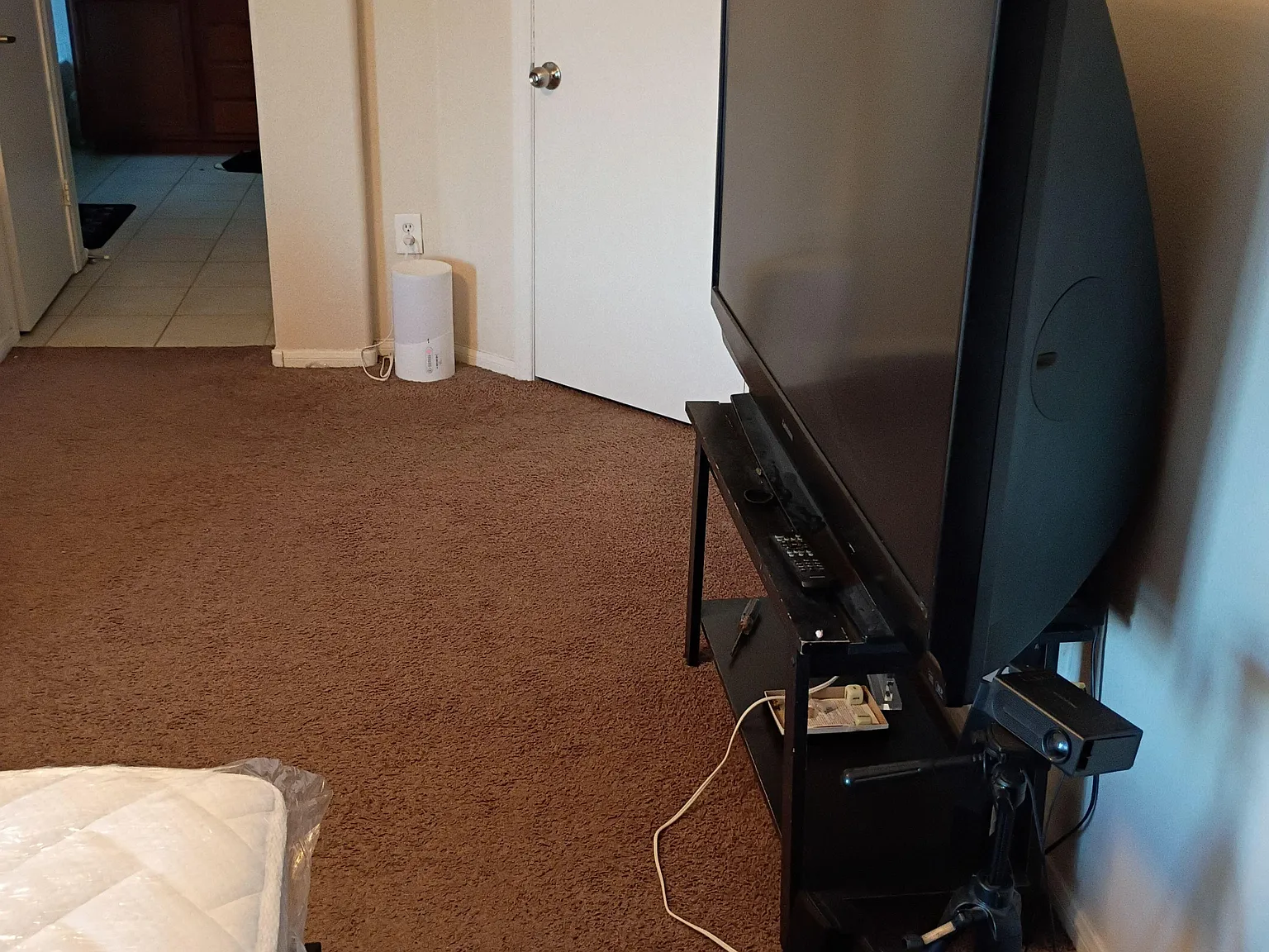 4 bed, 1.5 bath, 2200 sqft, $1,139 — Photo 2