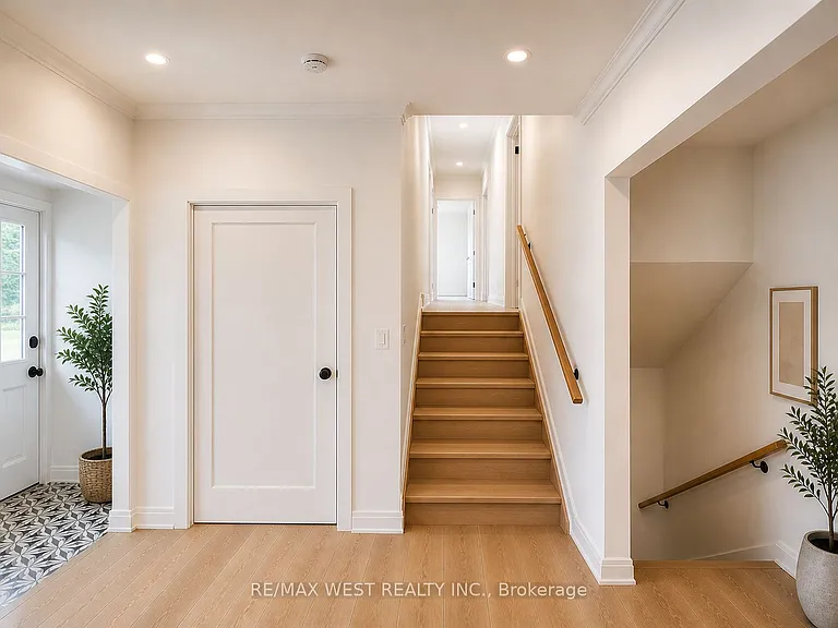 73 Ravensbourne Cres — Photo 2