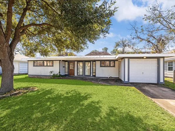 5125 Maple St, Bellaire, TX 77401