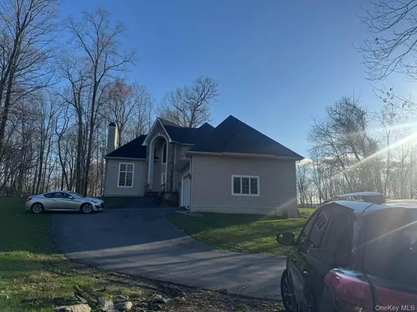 21 Huyler Drive, Hyde Park, NY 12538