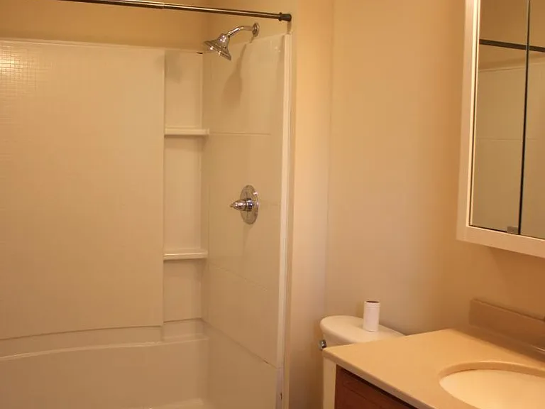 908 Oak St — Photo 5