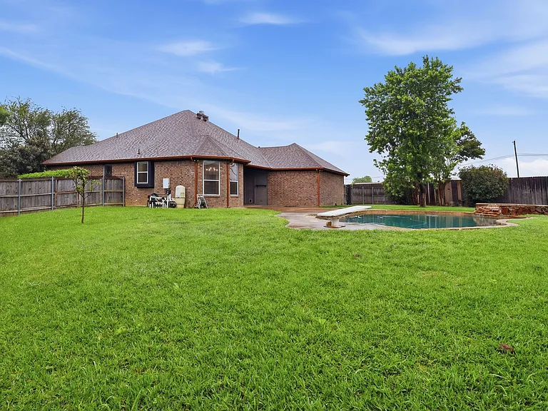 1404 Chaucer Dr — Photo 24