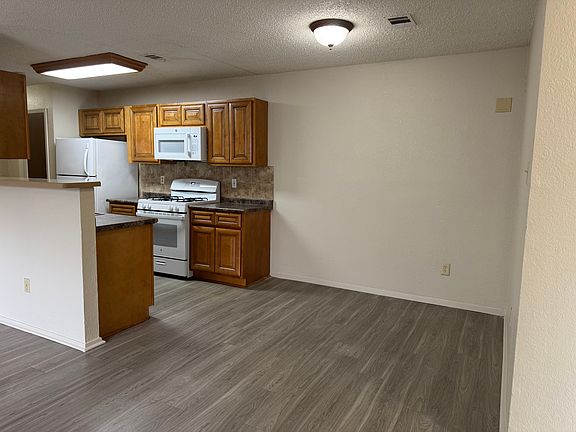 3rd image of 2127 Andover Dr