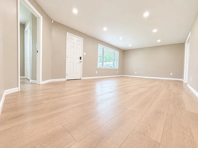 5569 Winchester Rd — Photo 4