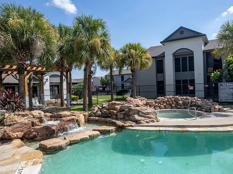 Skylar Pointe — Photo 6