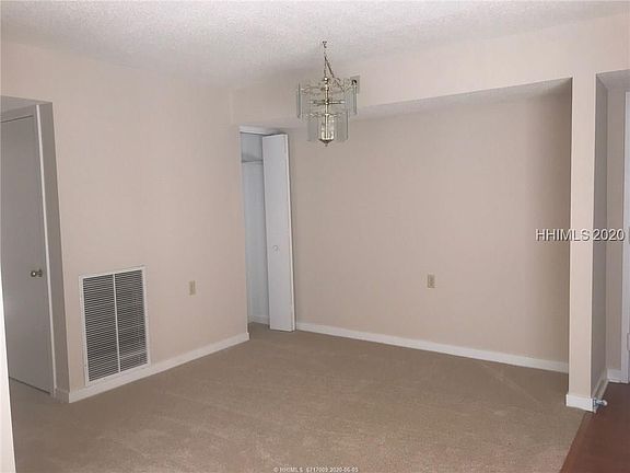 5th image of 300 Woodhaven Dr