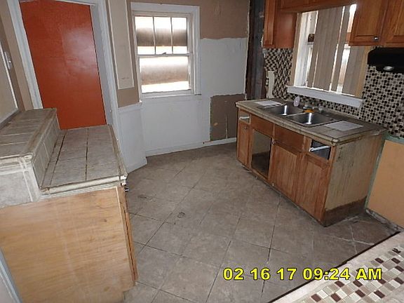 4th image of 7351 S Sacramento Ave