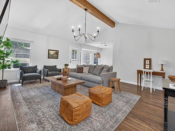 2nd image of 2511 Poppy Ln