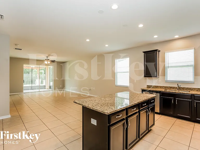 7719 E 110th Ave — Photo 4