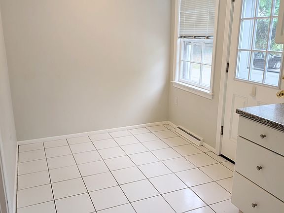 5th image of 12 Clough Rd