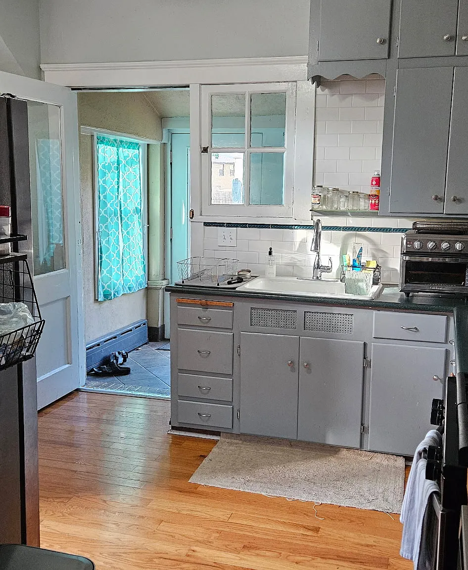 4 bed, 2800 sqft, $2,400 — Photo 3