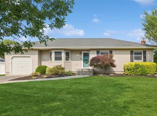 166 Williams Way S, Baiting Hollow, NY 11933