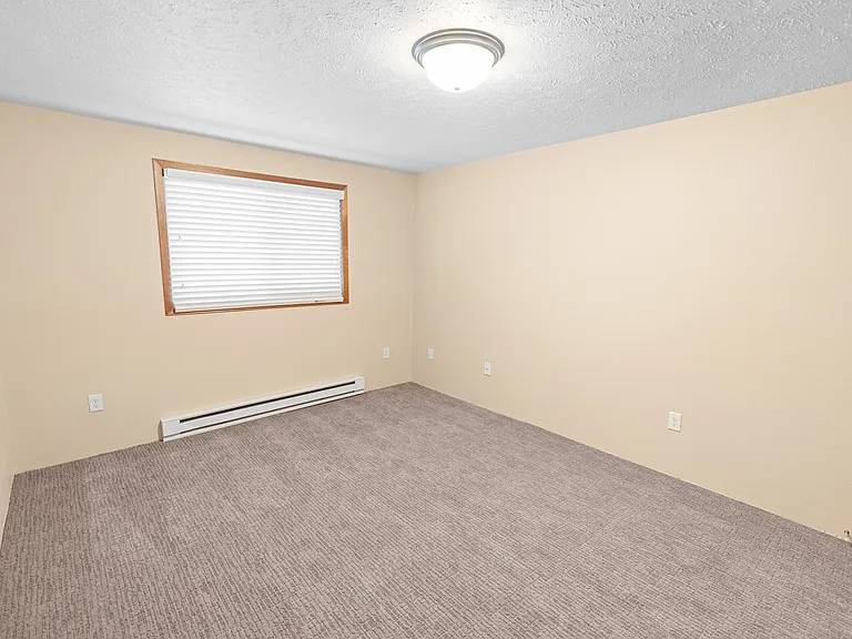 Lyons Court Apartments — Photo 7