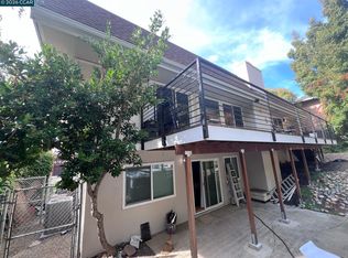 7672 Surrey Ln, Oakland, CA