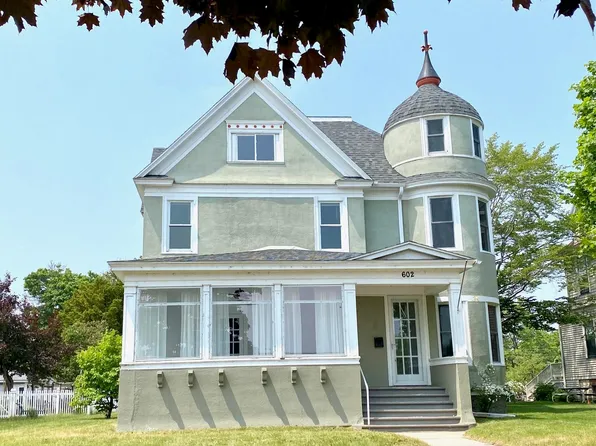 602 Lake Shore Dr, Escanaba, MI 49829