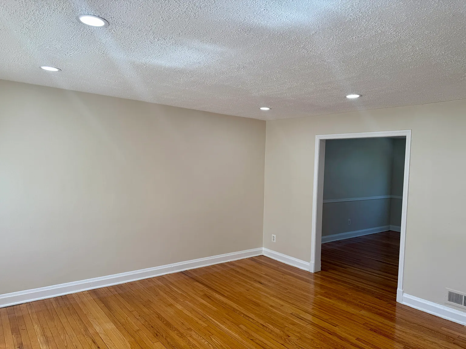 3 bed, 1.5 bath, 1178 sqft, $1,800 — Photo 4