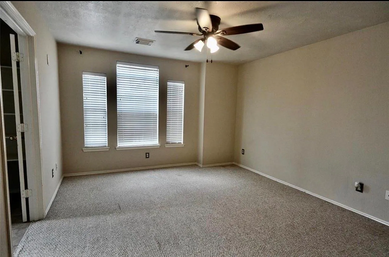 3 bed, 2.5 bath, 2033 sqft, $2,200 — Photo 4