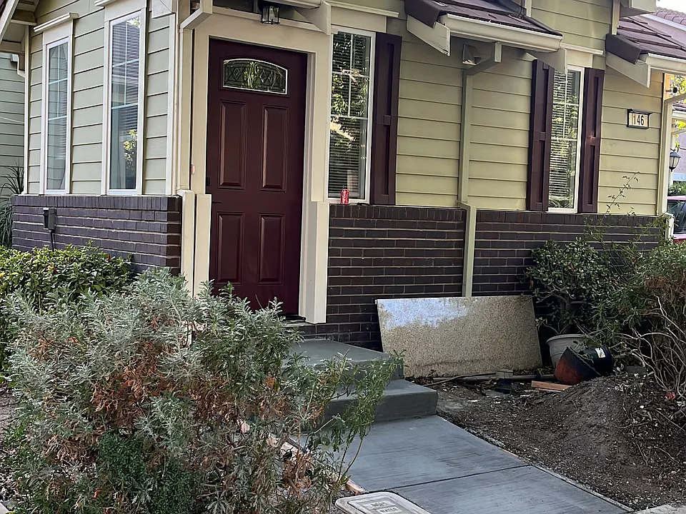 146 N Menlo Park St #1