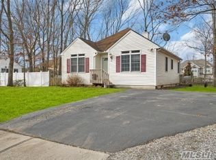176 Hickory St, Port Jefferson Station, NY 11776