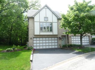 12 Cliffside Circle Dr, Willow Springs, IL 60480