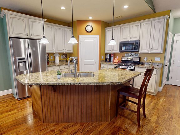 3rd image of 11664 S Lake Run Rd