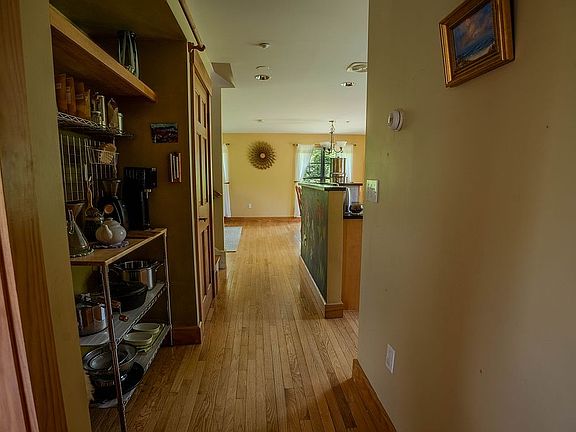 4th image of 89 Steele Rd