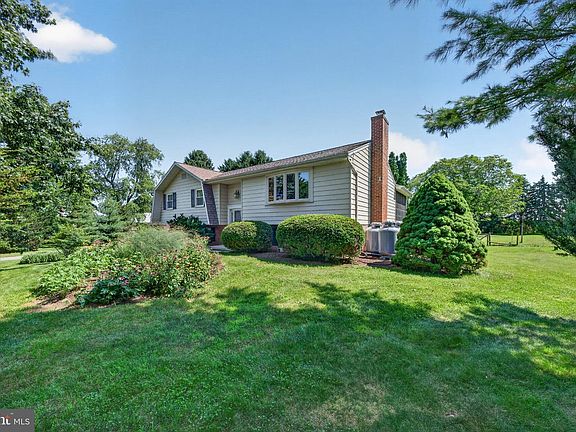 3rd image of 1277 S Colebrook Rd