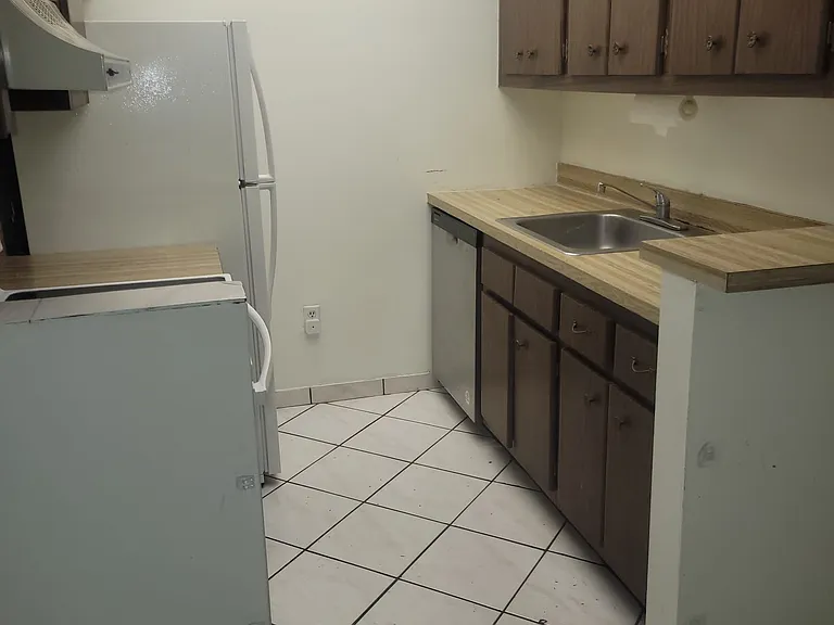 10786 N Kendall Dr #D11 — Photo 6
