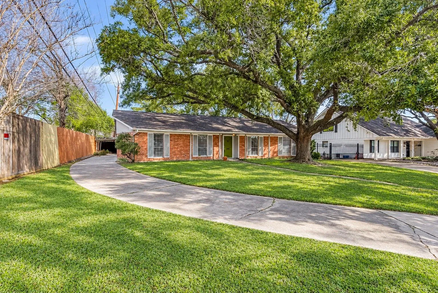 3 bed, 2.0 bath, 2012 sqft, $3,200 — Photo 3