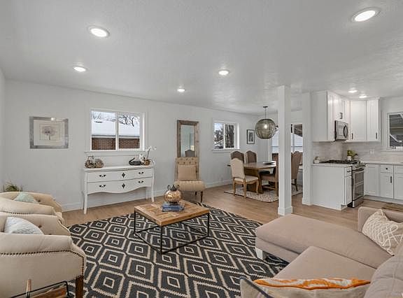 4th image of 1861 E Severn Dr