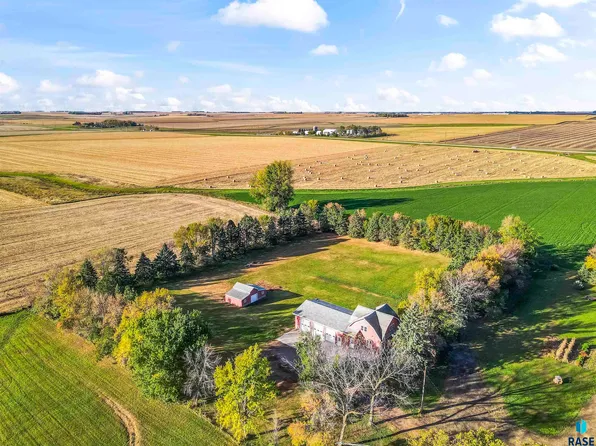 405 Broadway St S, Trosky, MN 56144