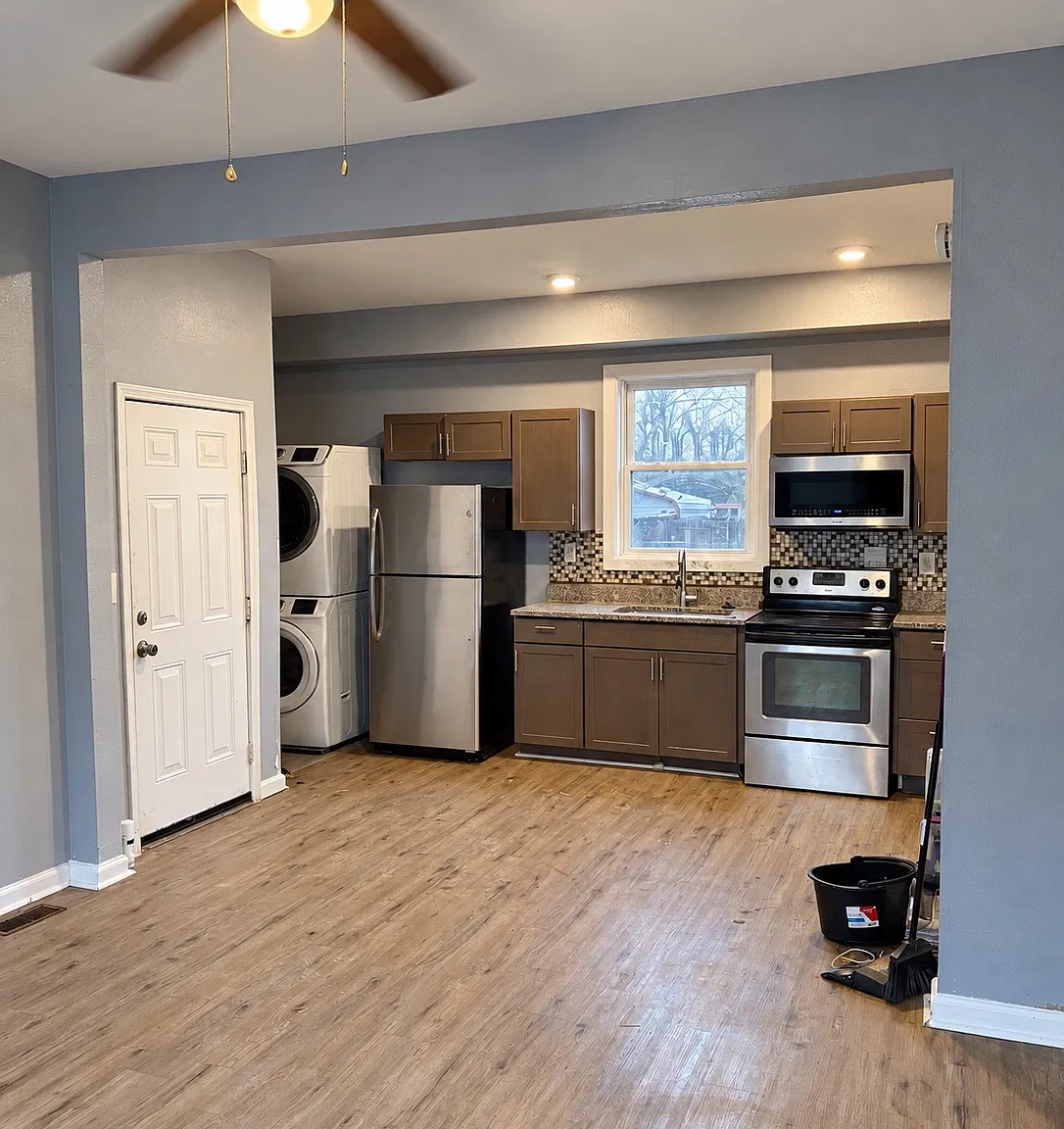 922 Holladay St — Photo 1