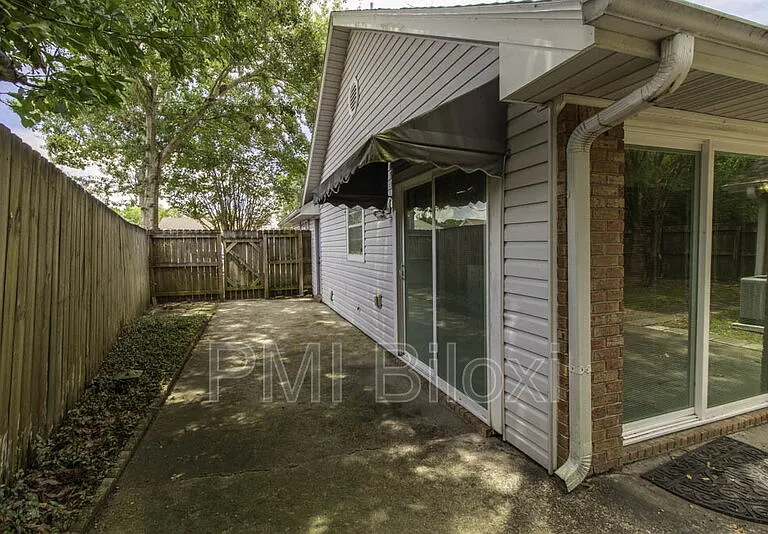 776 Whitney Dr — Photo 24