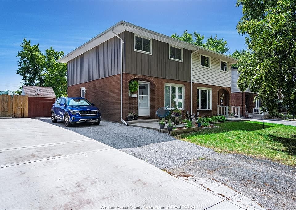1st image of 3054 Coram Cres