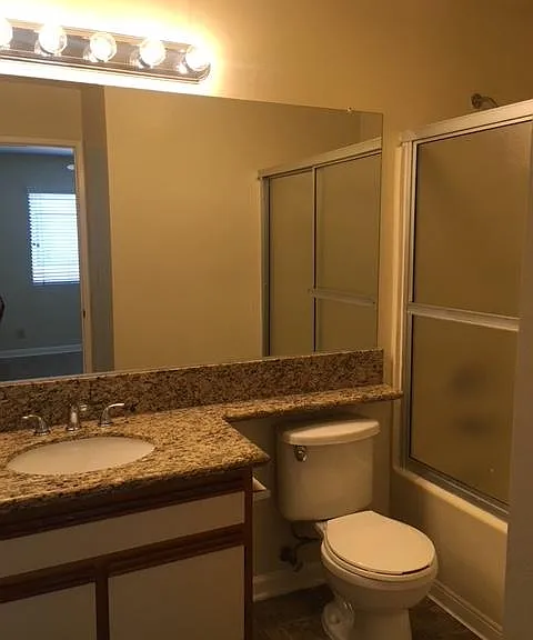 Burbank 300 E. Tujunga - 2-Room Studios — Photo 16