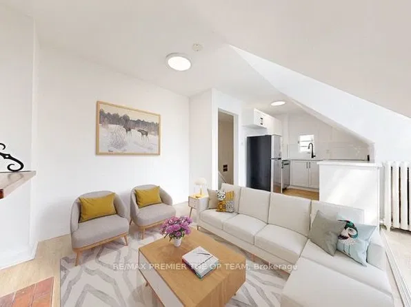 11 Columbine Ave #4, Toronto, ON M4L 1P2