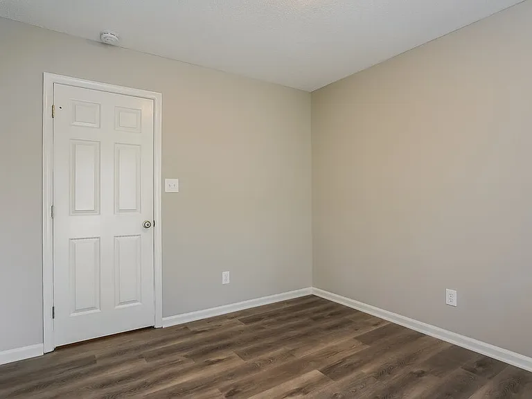 1011 Laurens Way — Photo 16