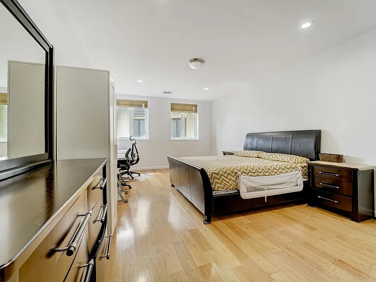 75 Liberty Ave #D30 — Photo 17