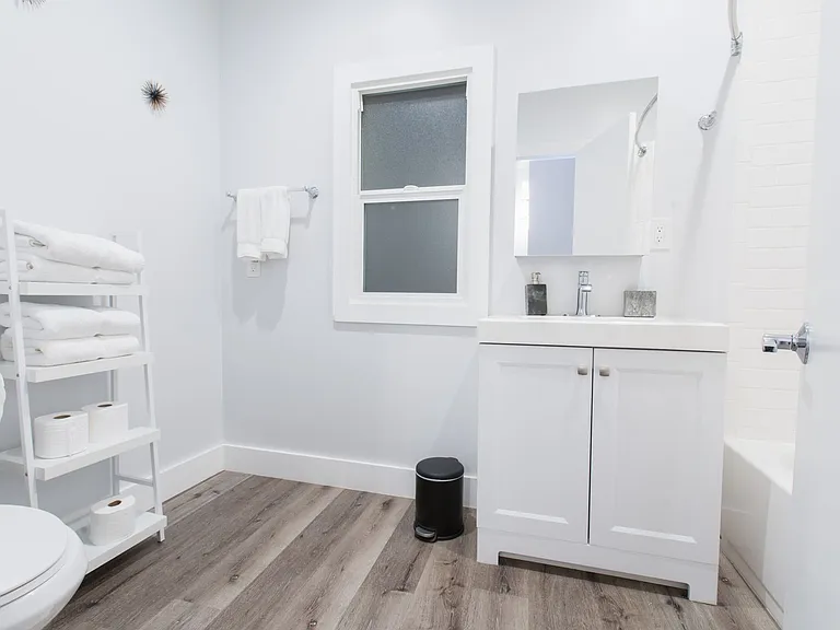 464 N Ogden Dr — Photo 11