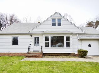 1030 Learidge Rd, Lyndhurst, OH 44124