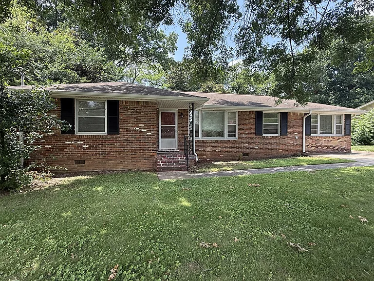 7620 Charlotte Dr SW — Photo 4