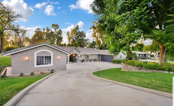 7455 Jola Dr — Photo 3