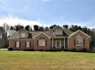 3224 Knoll Ridge Dr, Walkertown, NC 27051