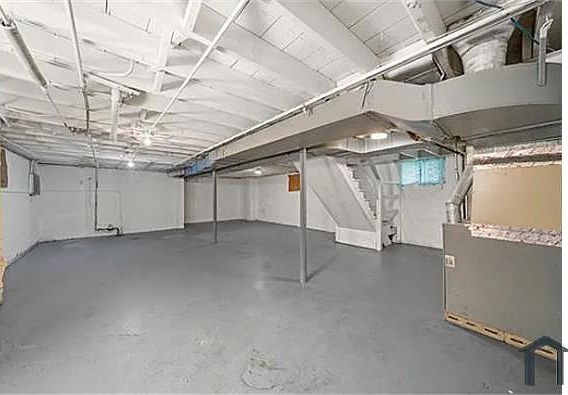4th image of 701 E 142nd St