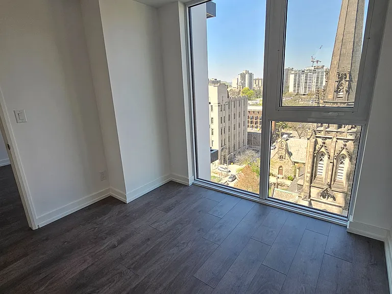 75 James St S #1101 — Photo 21