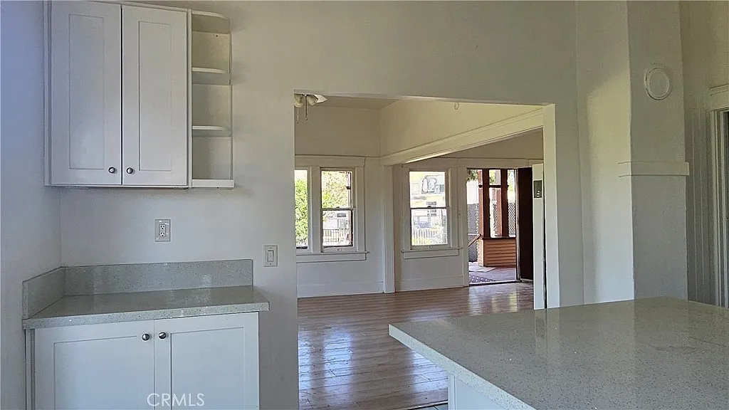3 bed, 2000 sqft, $3,500 — Photo 2